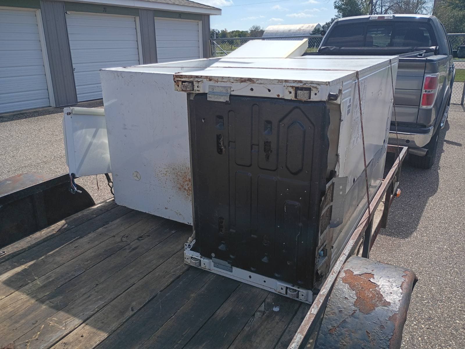 Efficient Appliance and Scrap Metal Removal image