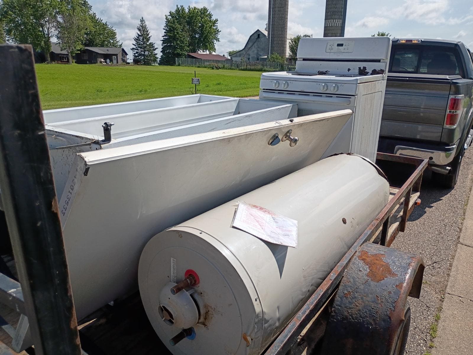 Gallery photos for Efficient Appliance Removal with Eco-Friendly Disposal: Image #1